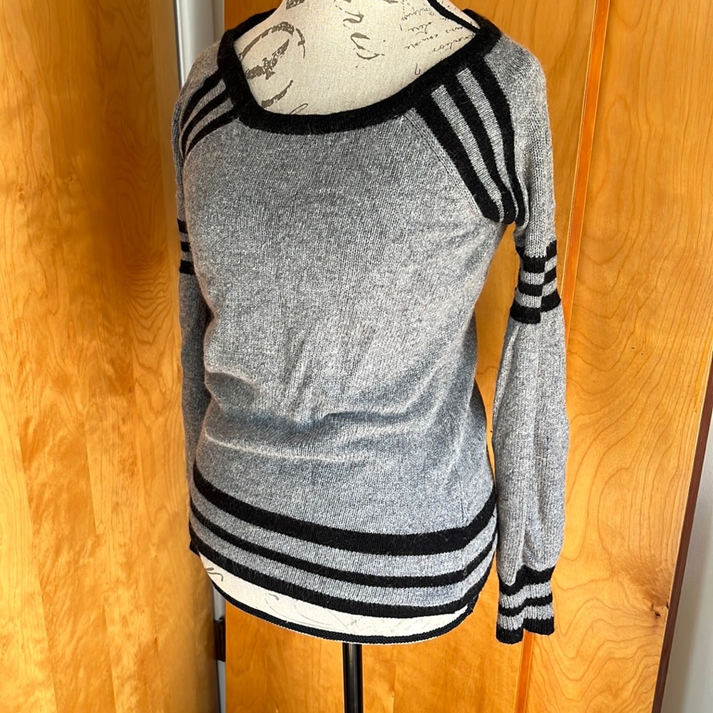 GiGi Florence grey and black long sleeve sweater